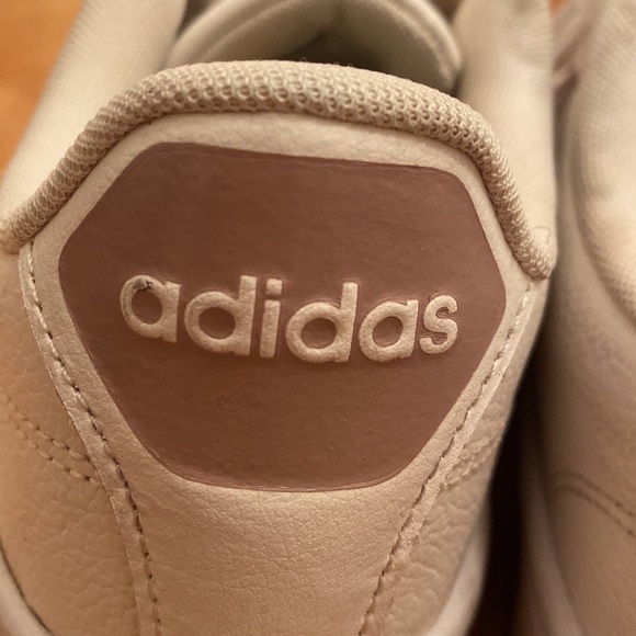 Adidas white leather lace up sneakers with arose gold colored stripe size 10 - Picture 8 of 12